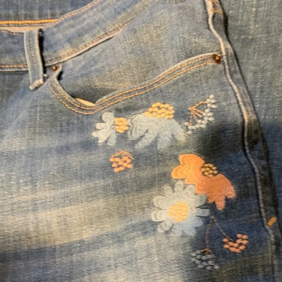 #492 “Levi’s” Embroidered Blue Jeans - Picture 2 of 13